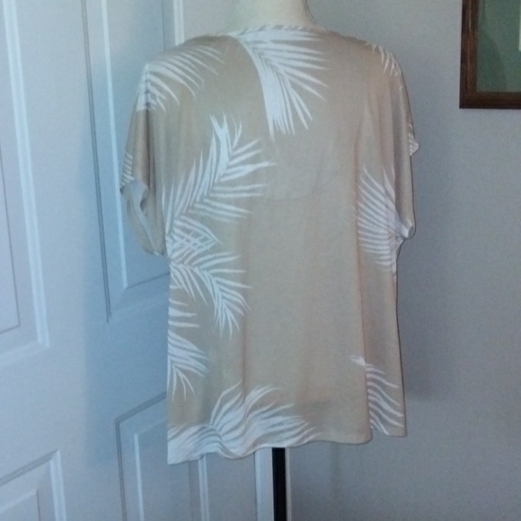 NWOT Chico's Top Size 2 - Picture 4 of 6